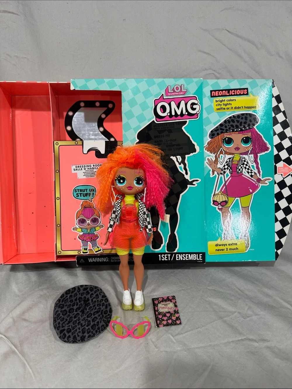 LOL Omg Neonlicious fashion doll